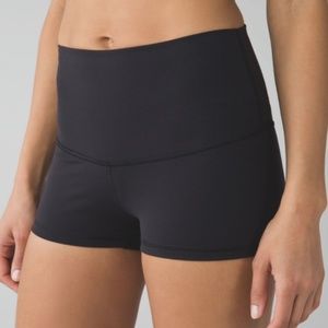 Lululemon Boogie Short (Roll Down) *Full-On Luon in Black size 4
